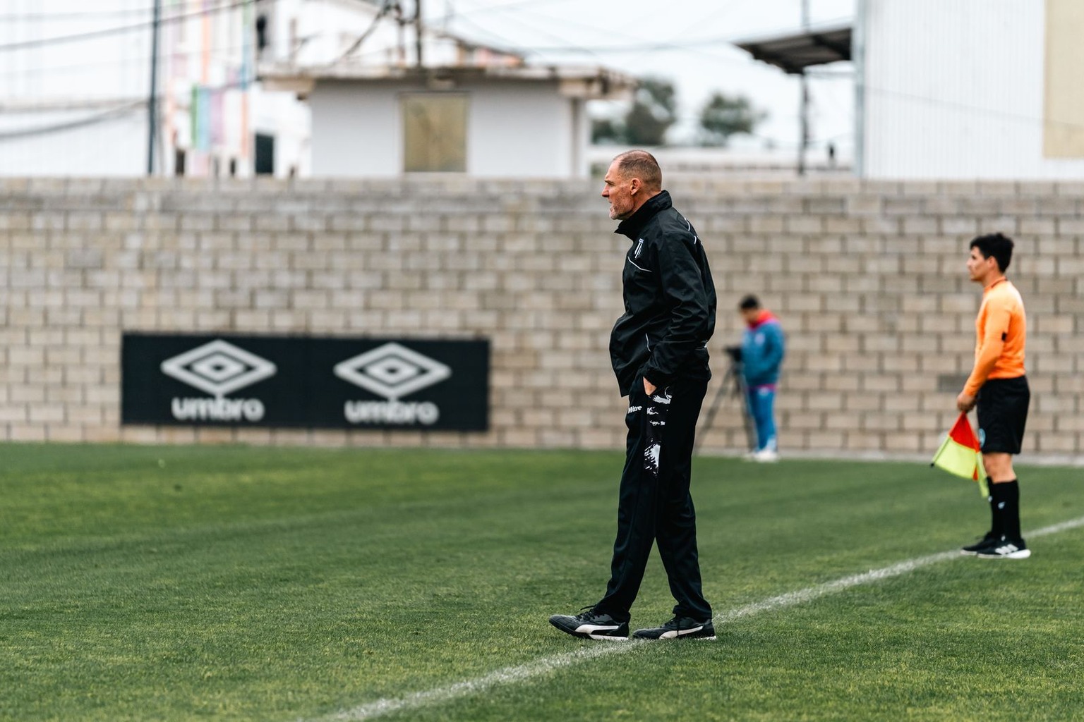 Regras de jogo em campeonatos internacionais — O papel do árbitro principal em competições internacionais vs. nacionais Regras de jogo em campeonatos internacionais — O papel do árbitro principal em competições internacionais vs. nacionais